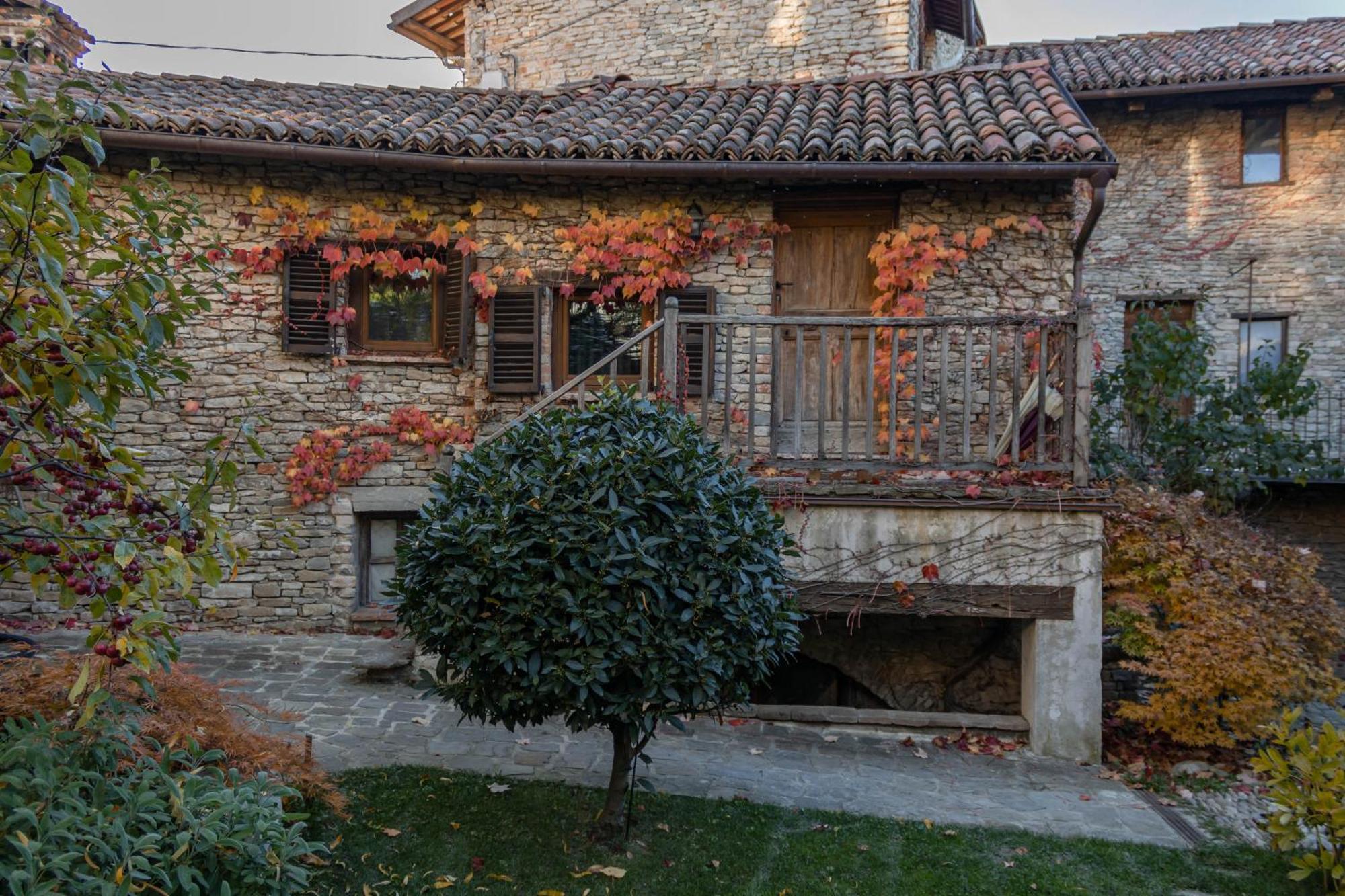 Number 10 Locanda 4 stars Belvedere Langhe Exterior foto